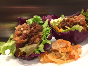 Carnitas in red cabbage cups (2)